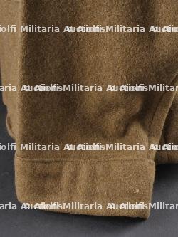 Ensemble veste et béret d'un Chasseur Ardennais prisonnier. Set including tunic and beret of a captured Ardennes Chasseur — miniature 12