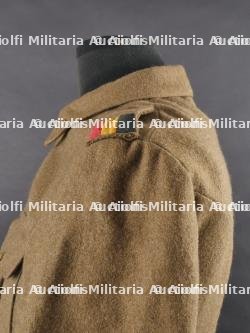 Ensemble veste et béret d'un Chasseur Ardennais prisonnier. Set including tunic and beret of a captured Ardennes Chasseur — miniature 13
