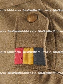 Ensemble veste et béret d'un Chasseur Ardennais prisonnier. Set including tunic and beret of a captured Ardennes Chasseur — miniature 14