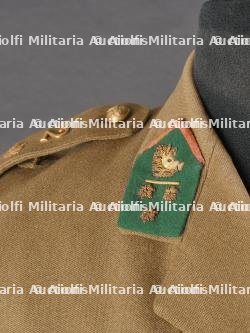 Tunique d'un Capitaine Commandant du 2e Chasseurs Ardennais. Tunic of a Commanding Captain from the 2nd Ardennes Chasseurs — miniature 7
