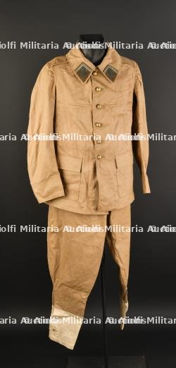 Ensemble de tirailleurs des Troupes d'Afrique .