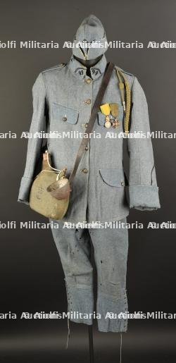 Ensemble d'uniformes du soldat Perraud.