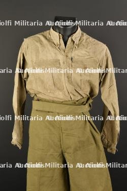 Ensemble d'uniformes divers. — photo 3