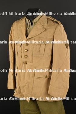 Ensemble d'uniformes divers. — miniature 15