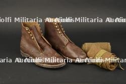 Paire de brodequins SOC.