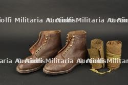 Paire de brodequins SOC. — miniature 6