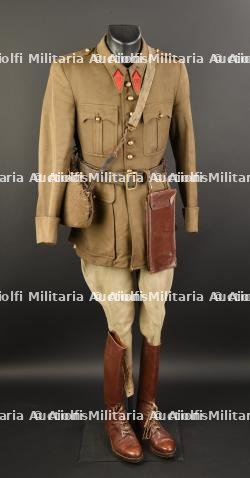 Ensemble d'uniformes.