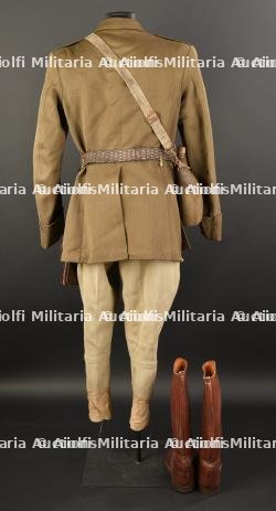 Ensemble d'uniformes. — photo 20