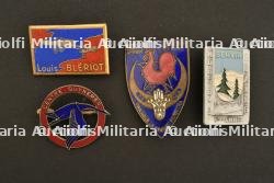 Ensemble d'insignes divers. — photo 1