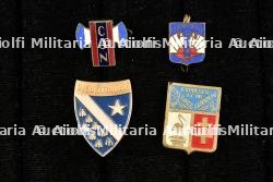 Ensemble d'insignes des Centres de Jeunesse.