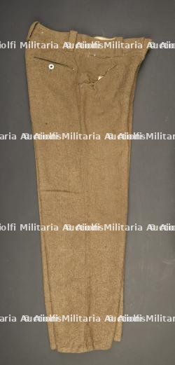Ensemble d'uniformes 5ème Régiment de la Garde. — miniature 2