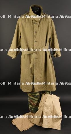 Ensemble d'effets après guerre.