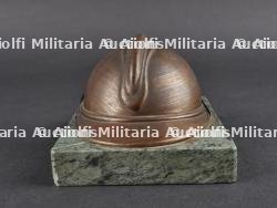 Belgique WW1 Insigne de télégraphiste et presse papier casque Adrian en bronze. Belgium WWI telegraphist badge and bronze Adrian helmet paperweight — miniature 6