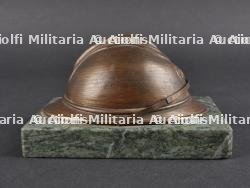 Belgique WW1 Insigne de télégraphiste et presse papier casque Adrian en bronze. Belgium WWI telegraphist badge and bronze Adrian helmet paperweight — photo 8