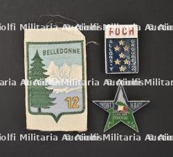 Ensemble d'insignes du Groupement 12.