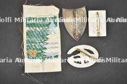 Ensemble d'insignes du Groupement 12. — miniature 2