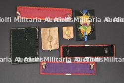 Ensemble d'insignes du Groupement 20. — miniature 2