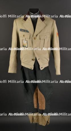 Ensemble d'uniformes des Chantiers.