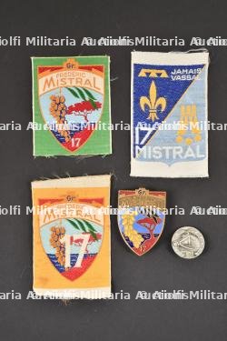Ensemble d'insignes du Groupe 17 — photo 1