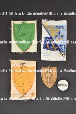 Ensemble d'insignes du Groupe 17 — miniature 2