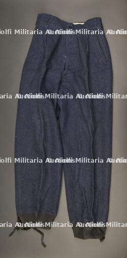 Pantalon de jeune des Jeunesse et Montagne.