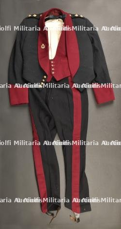 Tenue de gala du Royal Medical Corps. — miniature 1