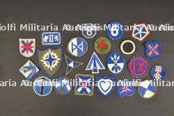 Ensemble d'insignes de Corps d'Armée.