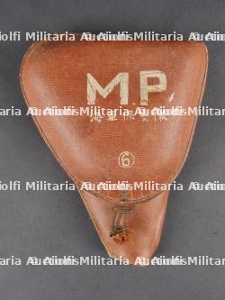 Etui de Nambu de prise. Captured Nambu pistol holster