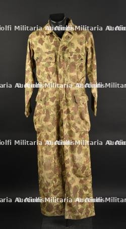 Combinaison camouflé.