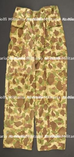 Pantalon camouflé.
