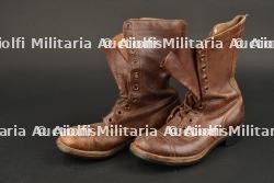 Bottes de marche.