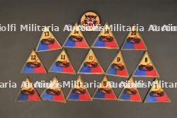 Ensemble d'insignes des troupes blindées.