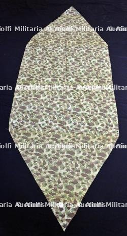 Toile de tente camouflé.