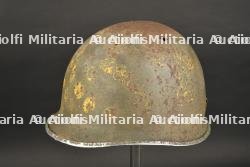 Relique de casque de parachutiste provenant de Normandie.