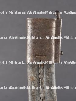 Lot de 4 baïonnettes et un fourreau. Lot of 4 bayonets and one scabbard — miniature 4