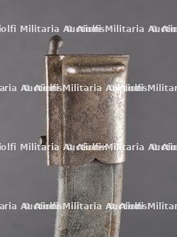 Lot de 4 baïonnettes et un fourreau. Lot of 4 bayonets and one scabbard — miniature 5