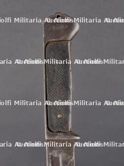Lot de 4 baïonnettes et un fourreau. Lot of 4 bayonets and one scabbard — miniature 8