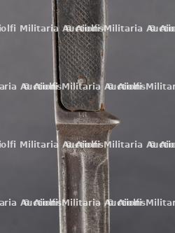 Lot de 4 baïonnettes et un fourreau. Lot of 4 bayonets and one scabbard — miniature 9