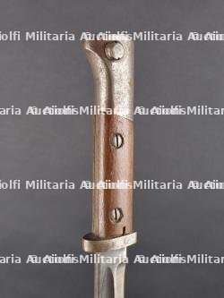 Lot de 4 baïonnettes et un fourreau. Lot of 4 bayonets and one scabbard — photo 17