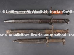 Lot de 5 baïonnettes italiennes et étrangères. Lot of 5 Italian and other foreign bayonets — photo 2