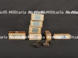 Boites de munitions vide.