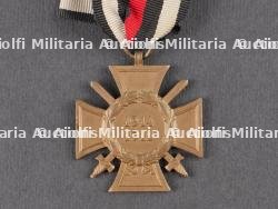 Lot de cuivreries allemandes et russe, couverts pliants et médaille. Lot of German and Russian brass items including folding cutlery and a medal — photo 6