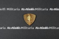 Un ensemble de 3 insignes du groupement 2 — miniature 7