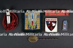 Un ensemble de souvenirs du groupement 4