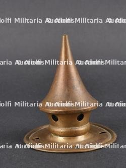 Lot de cuivreries allemandes et russe, couverts pliants et médaille. Lot of German and Russian brass items including folding cutlery and a medal — miniature 17