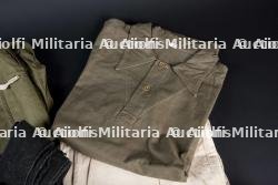 Ensemble d'uniformes et d'équipements — miniature 5