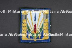 Ensemble d'un diplôme et d'insignes — miniature 3