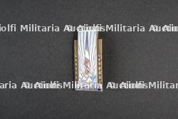 Ensemble d'un diplôme et d'insignes — miniature 9