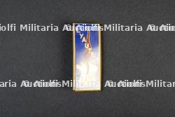 Ensemble d'un diplôme et d'insignes — miniature 10