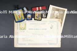 Ensemble d'insignes et de diplômes du Groupement 32